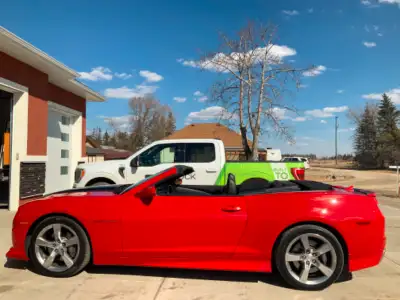 2012 Camaro Convertible auto 6.2l V8 Victory Red 34000kms
