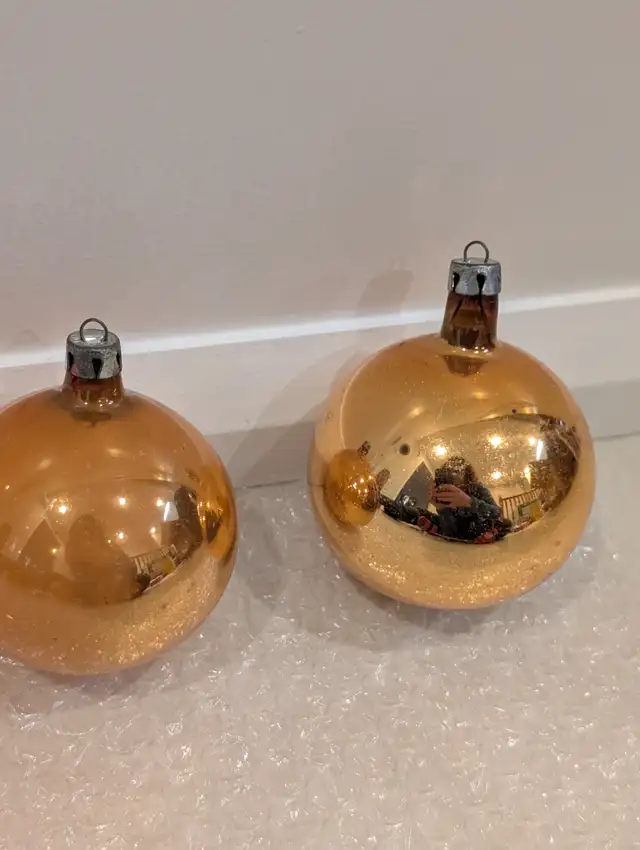 3 Red & Gold Vintage Polish Mercury Glass Round Ornament in Holiday, Event & Seasonal in Markham / York Region - Image 4