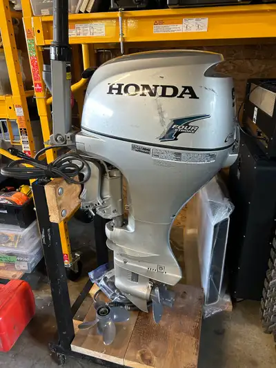 Excellent condition 4 stroke. Starts on first pull. Comes with extra prop, spark plugs, manual, fuel...