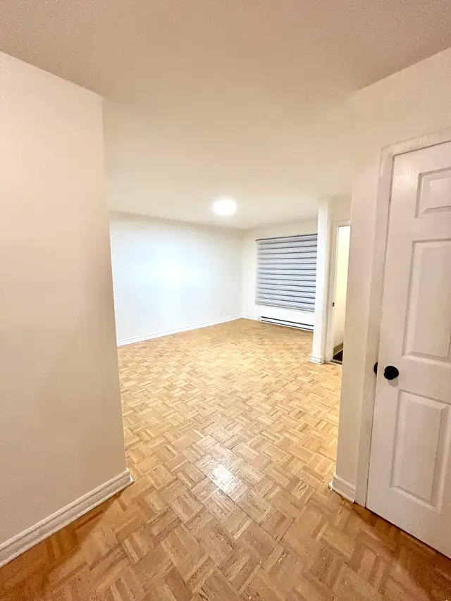 Grand 5 1/2 avec cour et garage à louer in Long Term Rentals in City of Montréal - Image 2