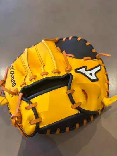 Mizuno infield practice glove. Pancake glove. Yellow and black leather. Excellent condition. Never u...