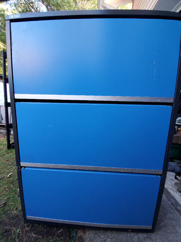 Dasco Professional Lateral Fieling Cabinet W 3 Sliding Drawers in Other in Windsor Region