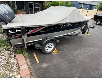 Amazing fishing boat that is perfect to get out on the great lakes or easily drop in small lakes at...
