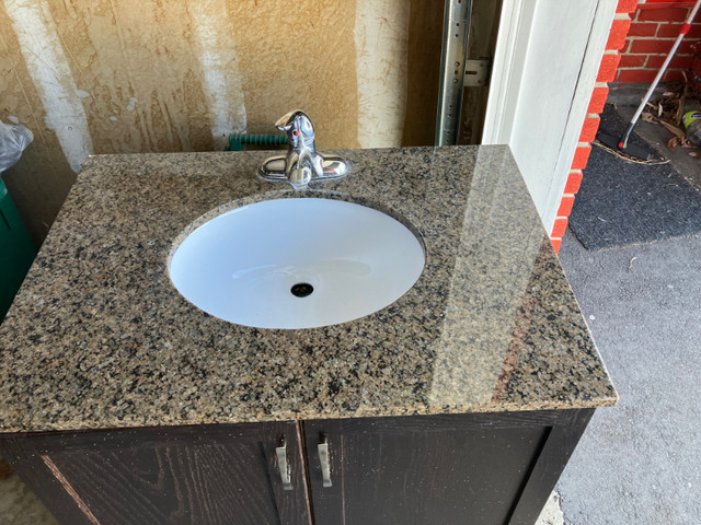 30 Inch Washroom vanity with counter top and sink in Cabinets & Countertops in Mississauga / Peel Region - Image 2