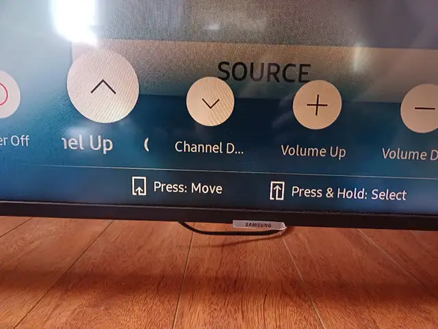 2 Smart TV 48" (1 works and 2nd has issue on screen) in TVs in Ottawa - Image 8