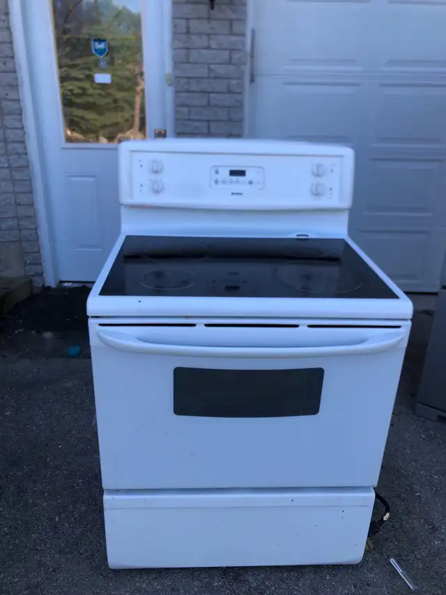 white electtic stove range oven can deliver  in Stoves, Ovens & Ranges in Mississauga / Peel Region - Image 4