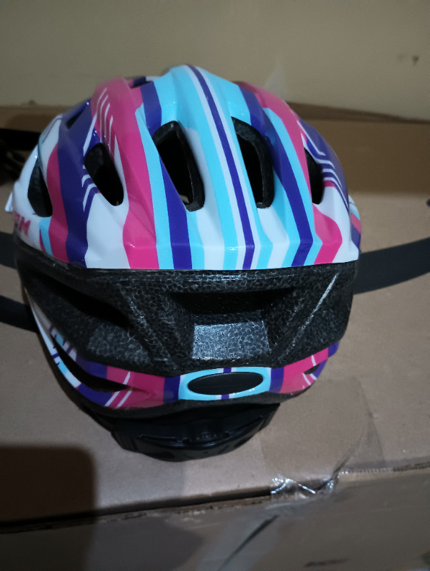 Bike Helmet in Kids in Kingston - Image 2