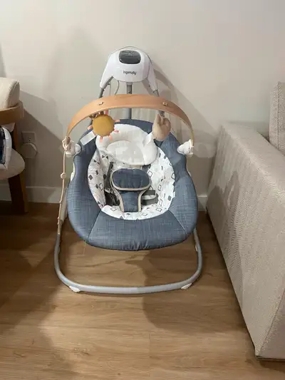 Selling our baby swing that has only been used twice, our baby prefers the bouncer. Selling for $100...
