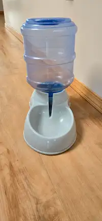 Pet Gravity Feed Water Dispenser