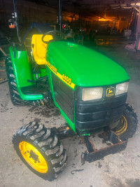 JD 4400 COMPACT UTILITY TRACTOR. EXCELLENT CONDITION 1081 HRS