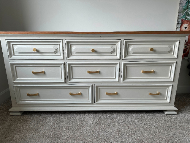 Solid Oak Dresser in Dressers & Wardrobes in Kingston - Image 2