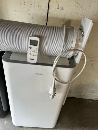 12000btu LIKE NEW Danby portable air conditioner , View more