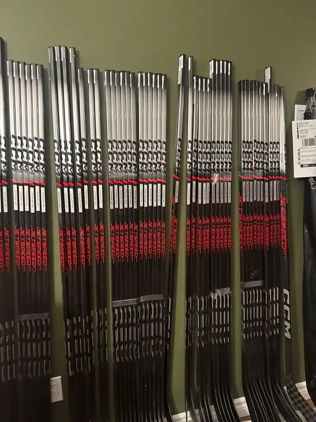 NEW hockey sticks / CCM jets perf ft+ in Hockey in Gatineau - Image 5