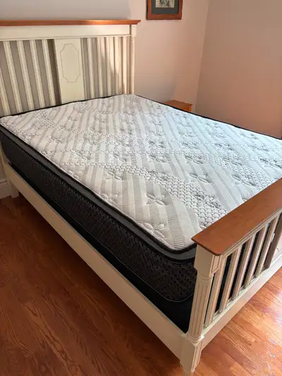 2 matelas doubles avec sommiers comme neuf. Chambres d’invité n’ont pas servi plus de 10 fois Acheté...