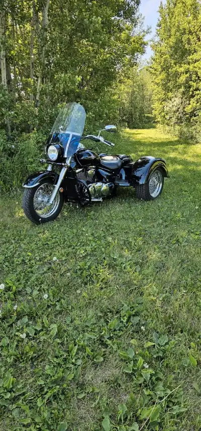 2007 Suzuki C50 with a Lehman Tramp trike kit. Always stored inside. C/W a passenger seat, sissy bar...