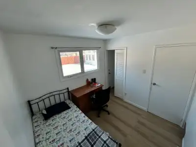 Spacious Bedroom for Rent – Minutes from University of Manitoba!, View more
