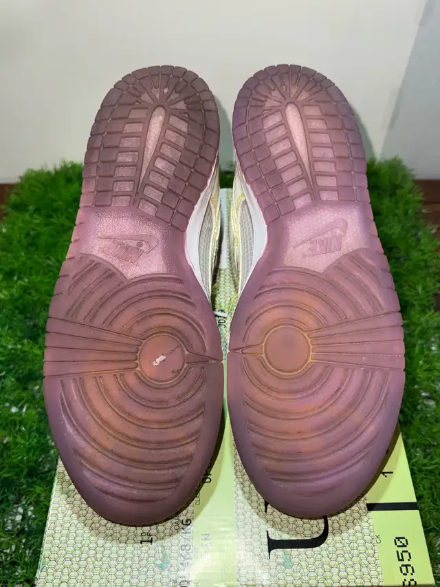 Size 9 - Nike Dunk Low UNLA Pack Court Purple in Men's Shoes in Mississauga / Peel Region - Image 3