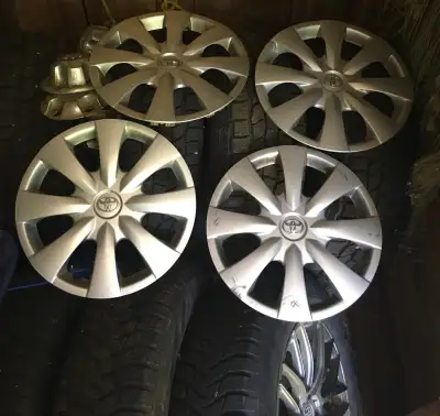 OEM (R15) 09-2013 Toyota Corolla Hubcaps . In great shape . $50.00 for the set . Pick Up Round Lake...