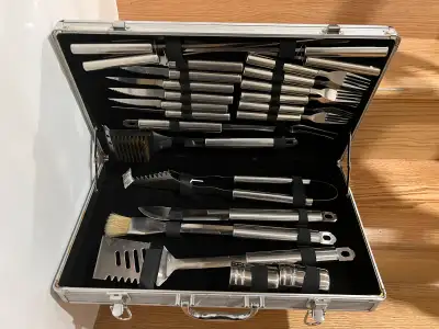 Grand Chef BBQ set, complete with 35 pieces in a sleek carrying case. it's Brand New * 35-piece set...