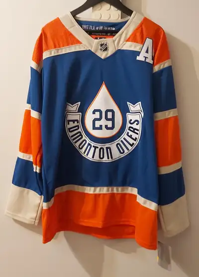 Have a Leon Draisaitl Jersey in new condition, has the fight strap, Size 54 Mens Extra Large. Sorry...