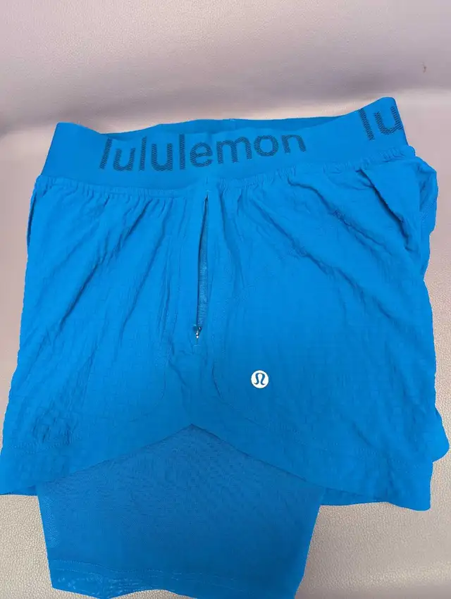 Lululemon Blue Athletic Shorts Lightweight Performance Fit in Women's - Bottoms in Markham / York Region - Image 5