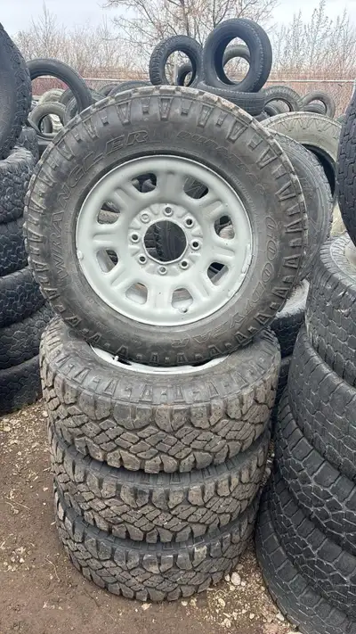 Goodyear Wrangler Duratrac LT275/65 R18 123/120Q M+S LOAD RANGE E 80-90% LEFT TREAD Steel Rims - 8 b...