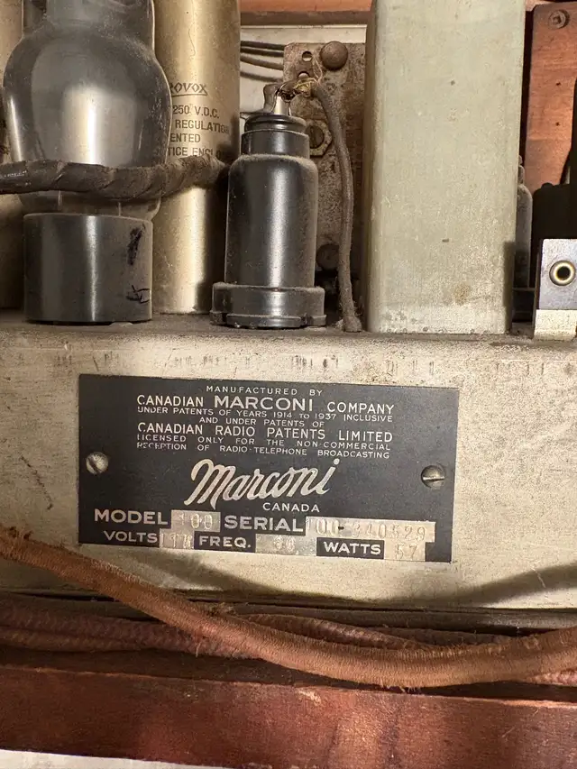 antique Marconi radio. in Other in City of Montréal - Image 5