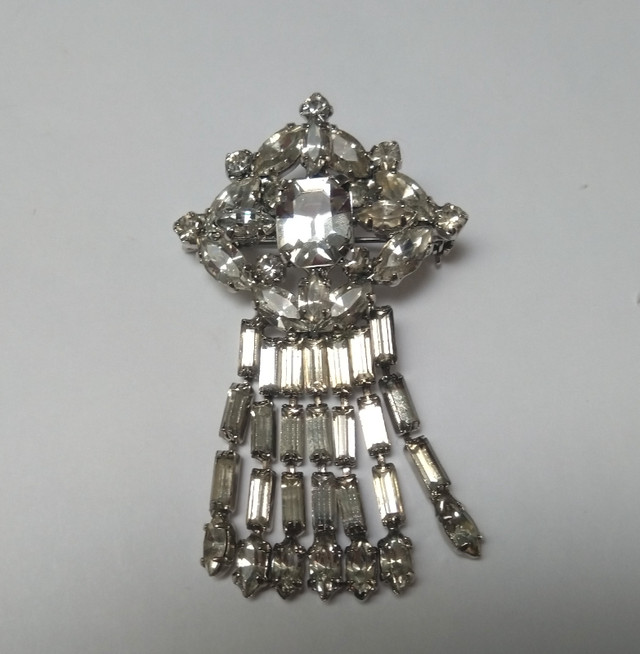 Vintage Rhinestone Pin with rhodium plating in Jewellery & Watches in Oakville / Halton Region