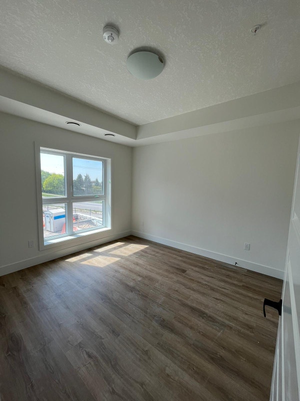 NEW!!! Rental Unit 1BHKWith parking Long Term Rentals Kitchener