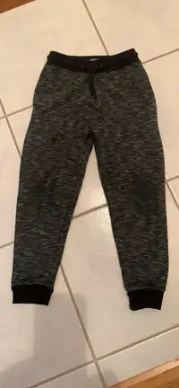 Boy’s lined sweatpants-size 6