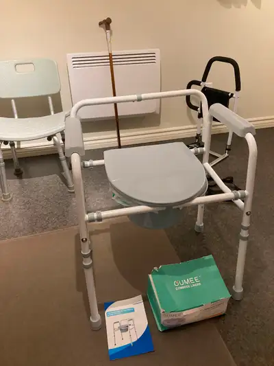 Chaise d’aisance 3 en 1 ( toilette portative, siège surélevé avec barres de support pour la toilette...