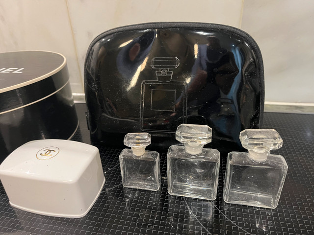 Accessoires pour collectionneurs de parfum dans Santé et besoins spéciaux  à Ville de Montréal - Image 2