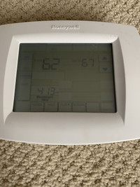 Honeywell Programmable Thermostat Vision Pro 8000 - Used