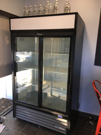 Display Fridge (TRUE brand) – Used