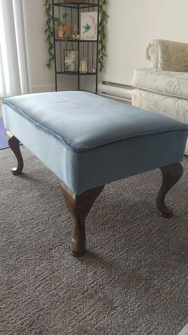 Foot Stool in Chairs & Recliners in Penticton - Image 2