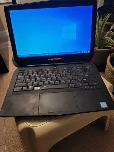 This is a Dell Alienware 13 R2 laptop, equipped with an Intel Core i5 processor, 8GB of RAM, a 500GB...