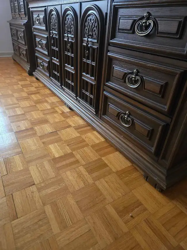 Ensemble de chambre a coucher in Dressers & Wardrobes in City of Montréal - Image 6