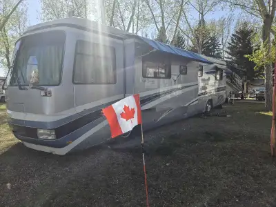 40 foot with one slide. 500 horse power diesel with low mileage.