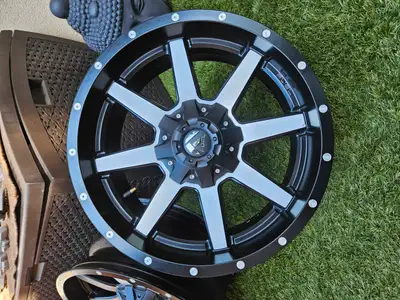 2014 - 2021 Toyota Tundra 20" FUEL MAVERICK Wheels, Matte Black, Brushed Aluminum spokes, hardly use...