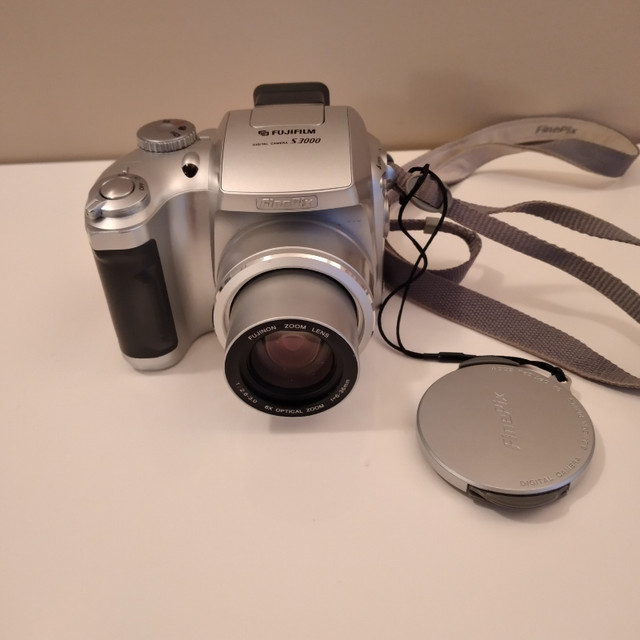 Fujifilm Finepix S3100 Digital Camera 4.0MP 6X Optical Zoom dans Appareils photo et caméras  à Ville de Montréal - Image 2