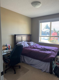 Large private fully furnished room available June