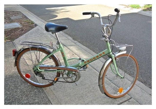 Ancien Velo Peugeot Pliable / Vintage Peugeot Foldable Bike dans Randonnée, ville et hybrides  à Ville de Montréal