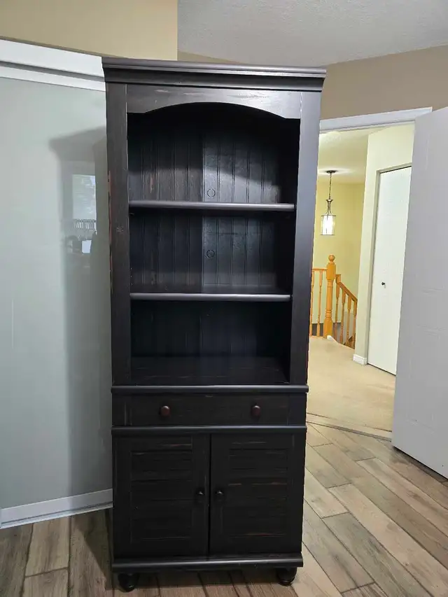 Hutch (display cabinet or bookcase) in Bookcases & Shelving Units in London - Image 2