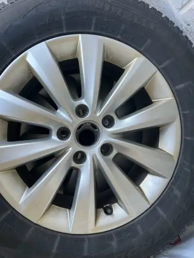 A set of 4 all in bery good condition. they fit passat/jetta/golf… Quick sale