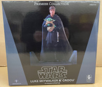 Star Wars Gentle Giant Luke Skywalker & Grogu Collection Statue