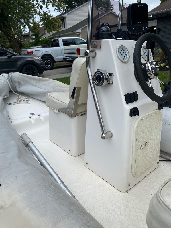 2004 brig Center console no motor no trailer Powerboats & Motorboats
