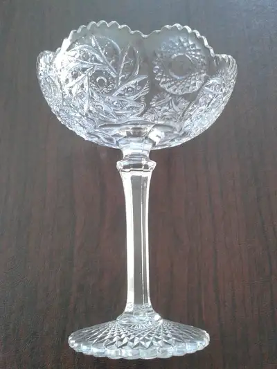 LARGE SELECTION OF CRYSTAL BOWLS AND OTHER ITEMS, View more