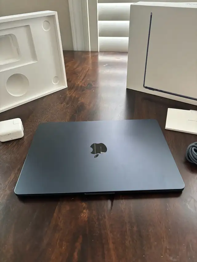 MINT [M4] 2025 MacBook Air 13” + Warranty! in Laptops in Ottawa - Image 4