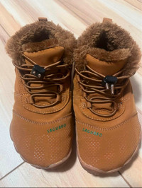 Child’s Saguaro wide “barefoot” shoes