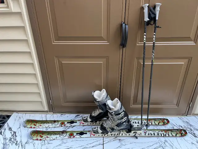 Beautiful 158 Dynastar ski  . Boots. Poles in Ski in Markham / York Region - Image 8
